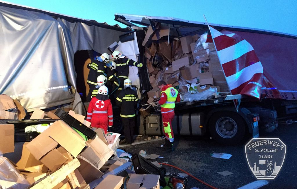 2016 01 12 VU eingeklemmte Person A1 1