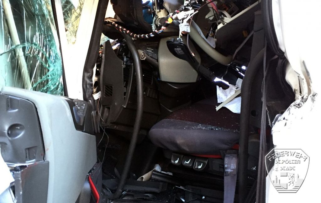 2016 01 12 VU eingeklemmte Person A1 6