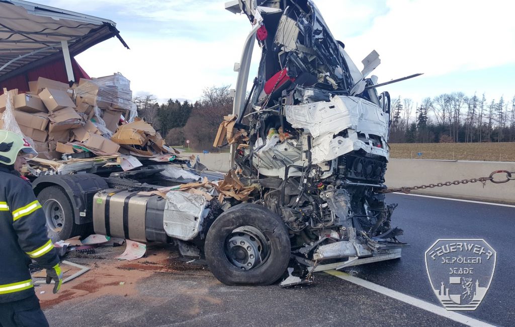 2016 01 12 VU eingeklemmte Person A1 9