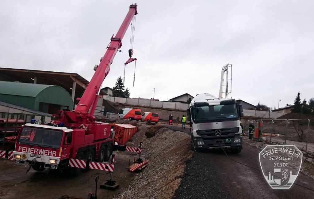 2016 02 01 LKW Bergung StGeorgen 1