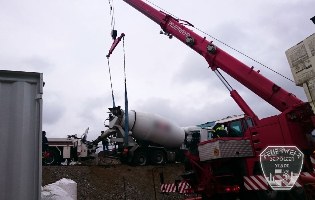 2016 02 01 LKW Bergung StGeorgen 3