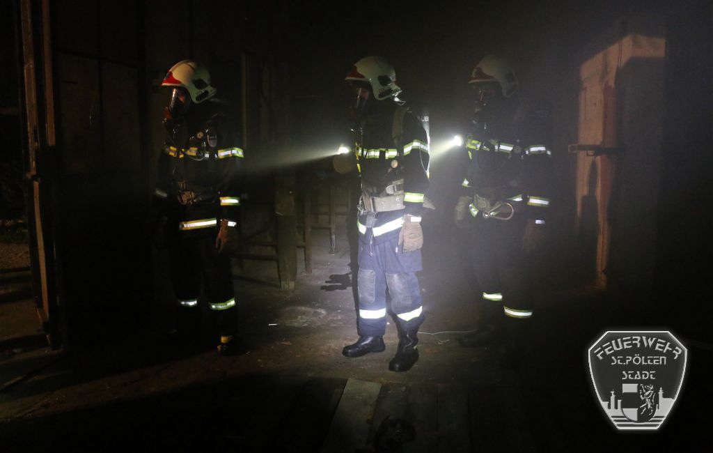 2016 04 22 Lagerbrand Kerensstr 8