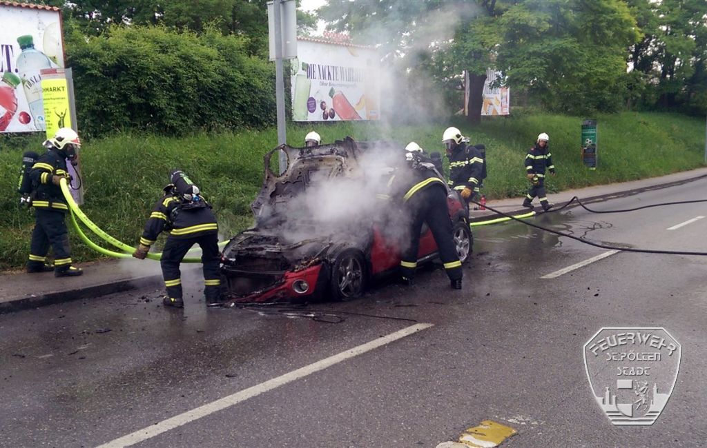 2016 06 09 Fahrzeugbrand 3 klein