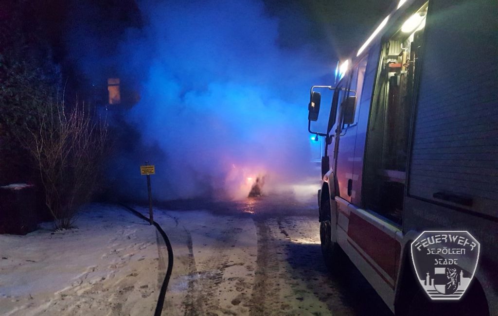 2017 01 05 Fahrzeugbrand Goldeggerstr 3