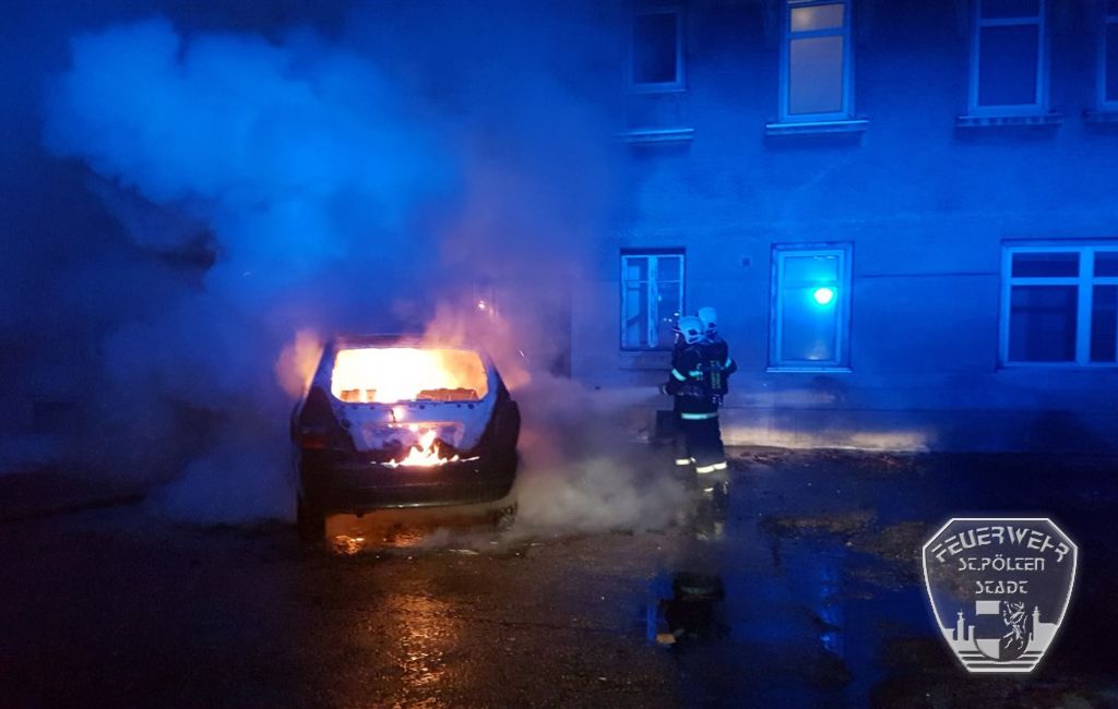 2017 01 05 Fahrzeugbrand Goldeggerstr 4