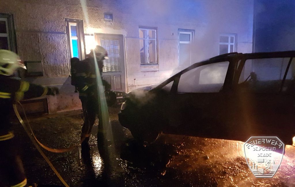 2017 01 05 Fahrzeugbrand Goldeggerstr 5