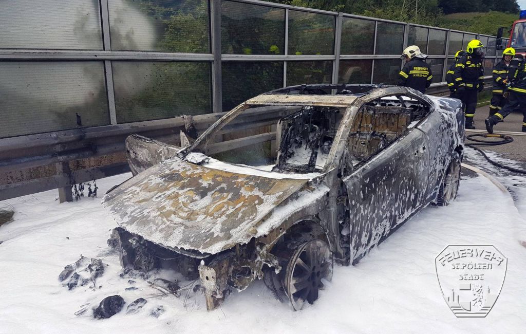 2017 07 04 Fahrzeugbrand A1 4