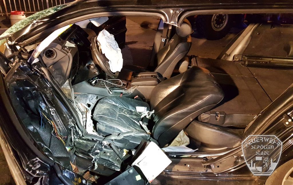 2017 07 07 Schwerer VU eingekl Person 2