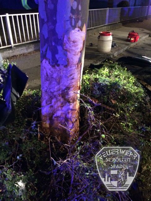 2017 07 07 Schwerer VU eingekl Person 3