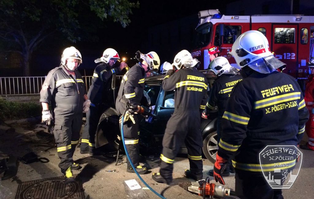 2017 07 07 Schwerer VU eingekl Person 4