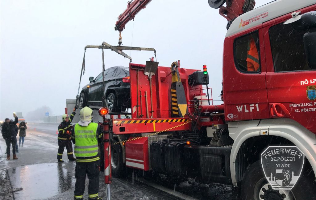 2018 01 21 PKW Bergung A1 km47 2