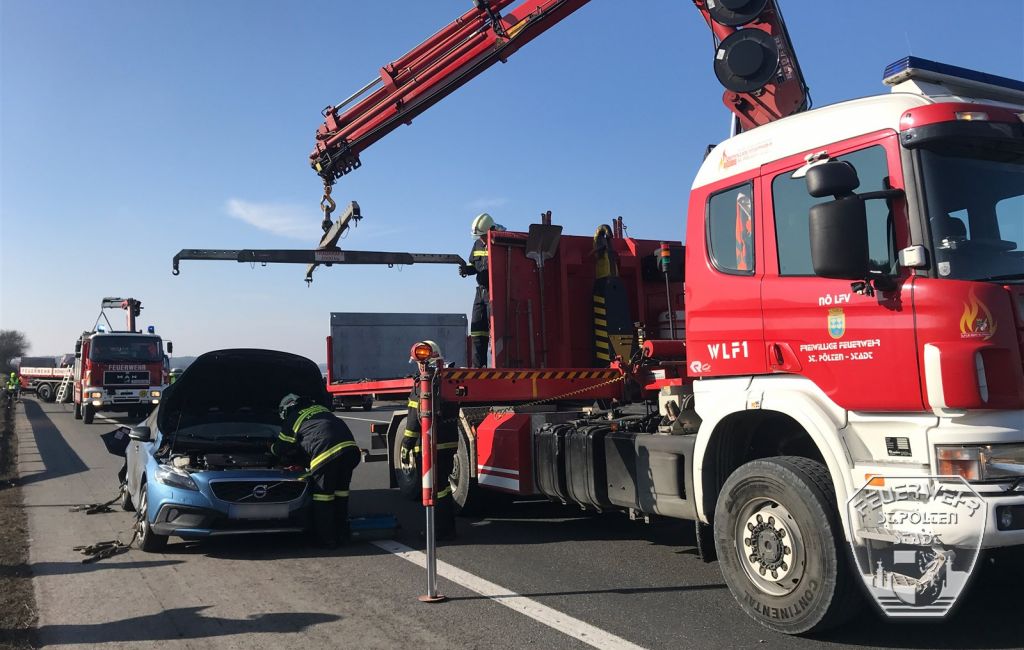 2018 02 11 PKW Bergung A1  3 