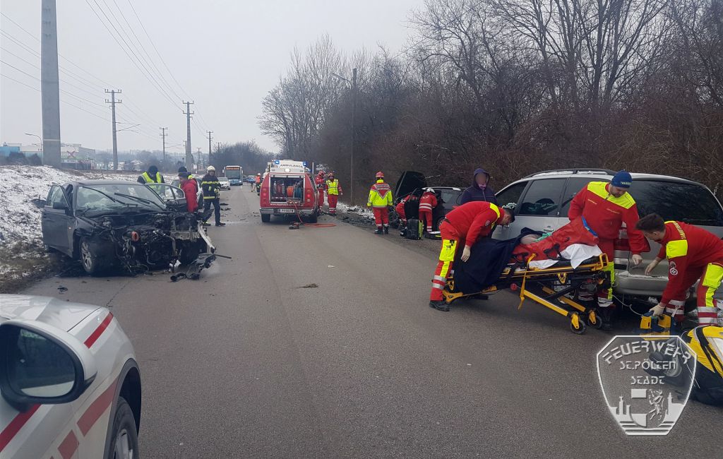 2018 03 20 VU Viehofen Person eingeklemmt 4