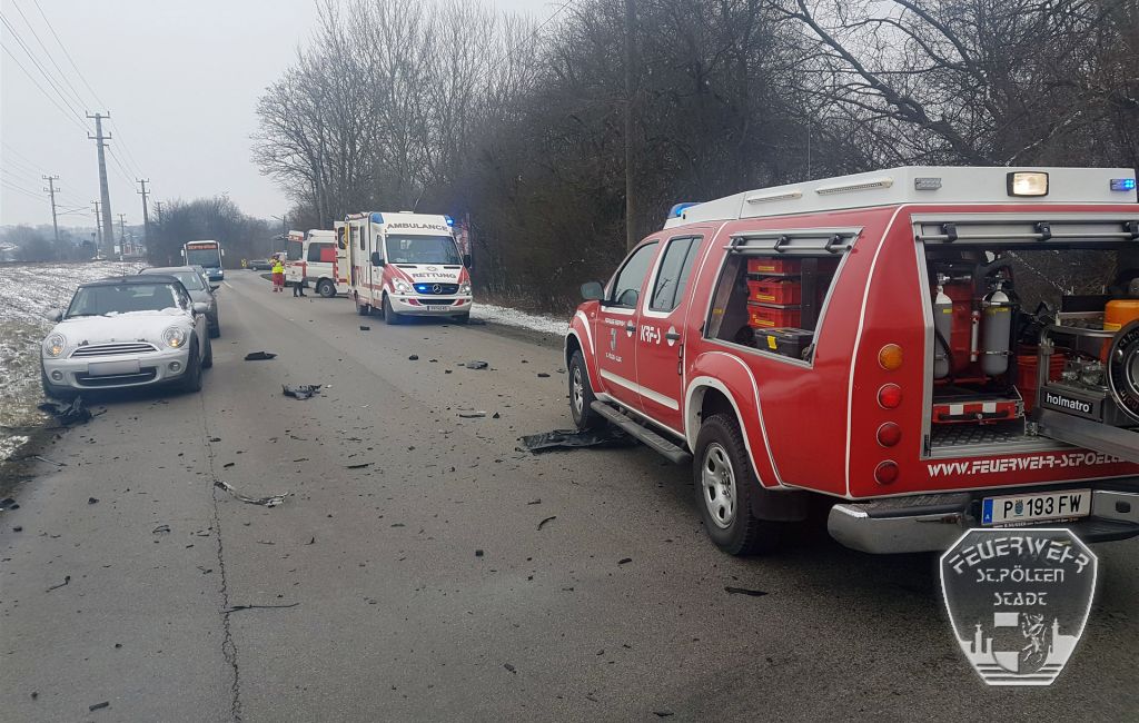 2018 03 20 VU Viehofen Person eingeklemmt 7