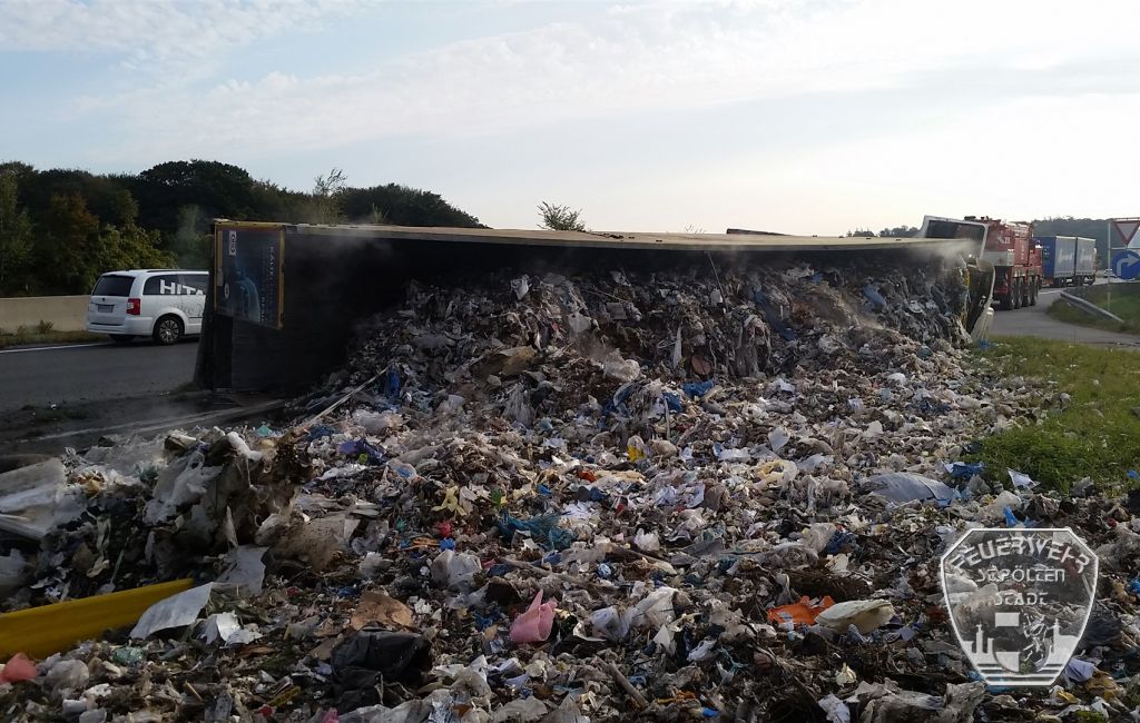 2018 10 01 VU Muelltransporter A1 1